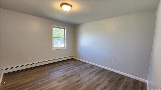 Building Photo - 169 Bayview Dr