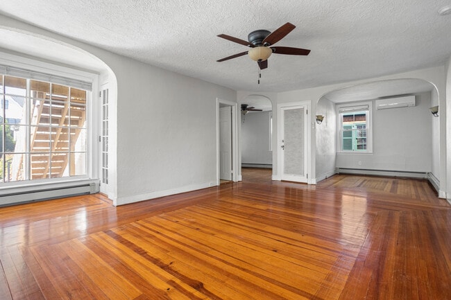 Building Photo - 6 Church St