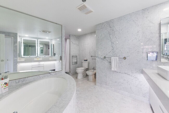 Building Photo - 1300 Crystal Dr