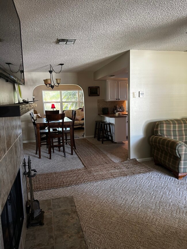 Building Photo - 1136 Peach Tree Dr