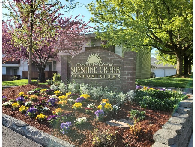 Building Photo - 10620 SW Davies Rd