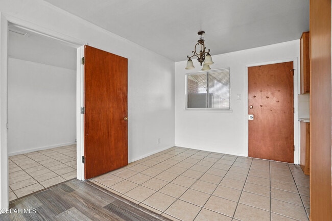 Building Photo - 9532 Waverly Dr