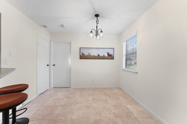 Building Photo - 12755 Mill Ridge Dr