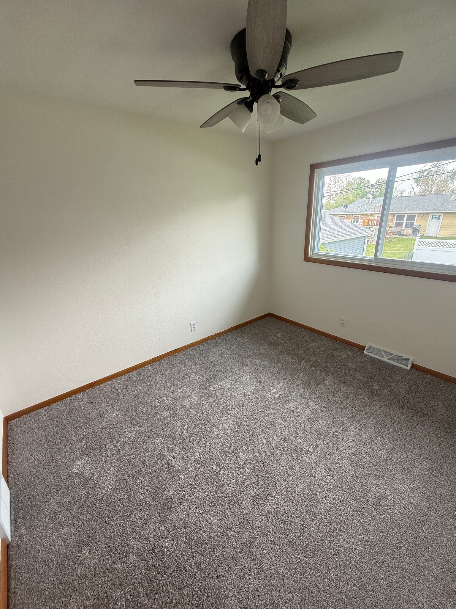 Building Photo - 228 Lenora Dr NW