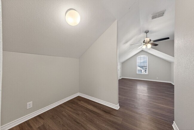 Building Photo - Spacious 4BR Home w/ Game Room | No HOA | Prime Selma Location - Realtor Commission: $500