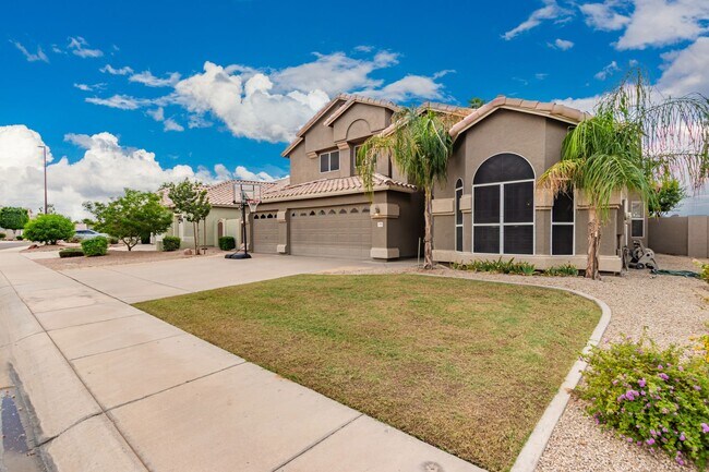 Building Photo - 4 Bedroom 2.5 Bath w/3 Car Garage in Superstition Springs****$1000 off first months rent if rente...