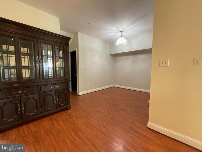 Building Photo - 9401 Royal Bonnet Terrace