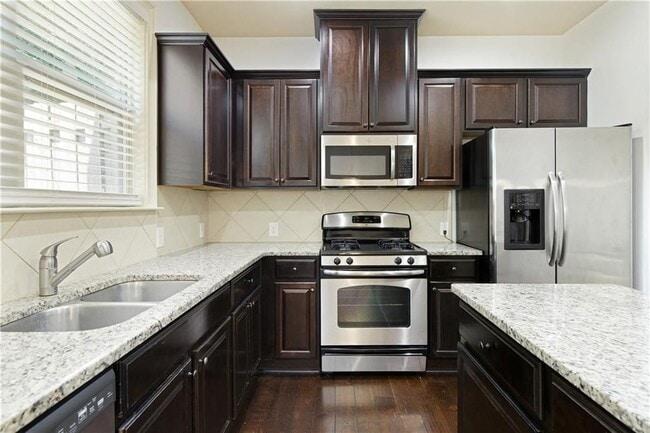 Building Photo - 2249 Knoxhill View