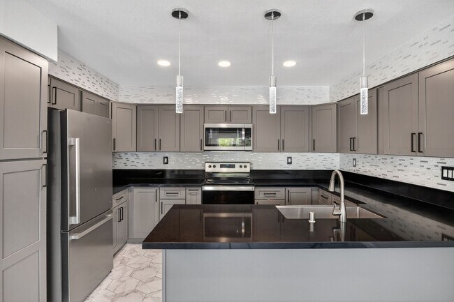 Building Photo - Newly renovated 2 bedroom, 2.5 bath townhome available in Chula Vista!