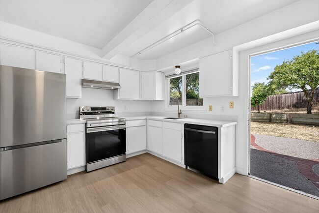 Building Photo - Freshly Renovated Single-Story Home with Huge Backyard & Prime Commuter Location!