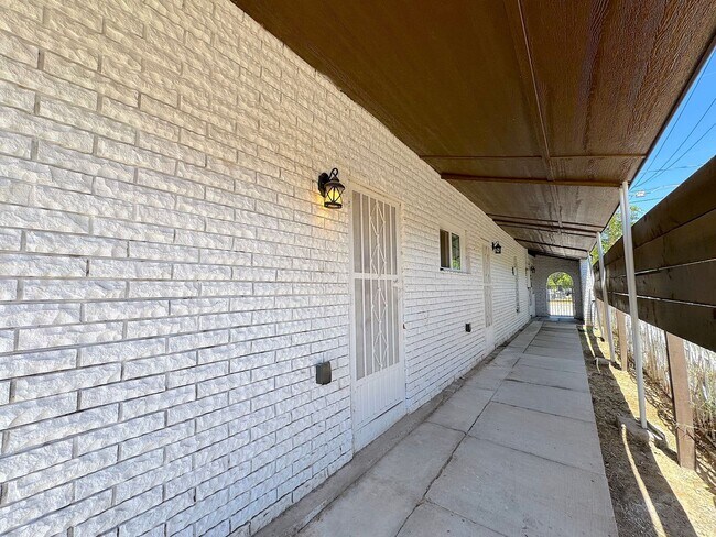 Building Photo - 231 Francis St