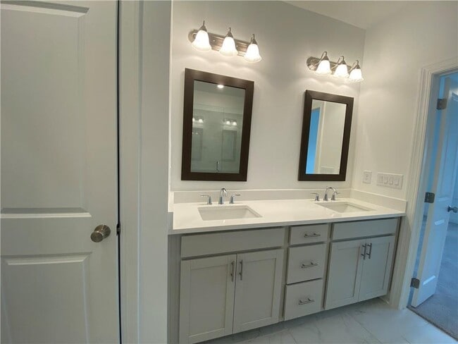 Building Photo - 805 Green Sapling Trl