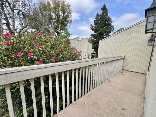 Building Photo - Lovely 2bd. condo in Claremont w/2 car garage