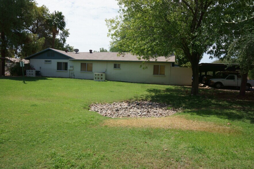 Building Photo - 3304 S Parkside Dr