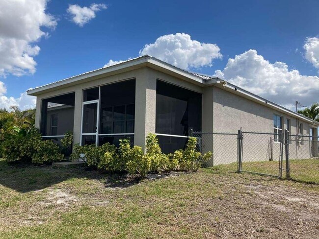 Building Photo - 2637 NW 1st St