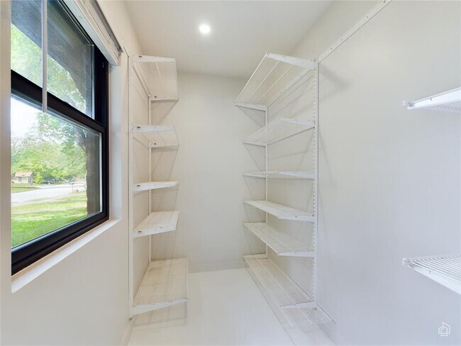 Building Photo - 6007 Leisure Run Rd