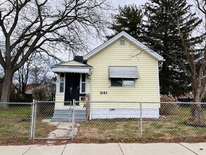 Building Photo - 3 Bedroom House