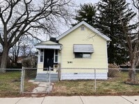 Building Photo - 3 Bedroom House