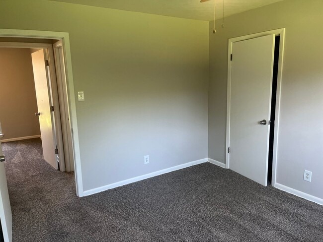 Building Photo - 4822 Greenfield Dr