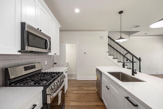 Building Photo - 911 Panama St