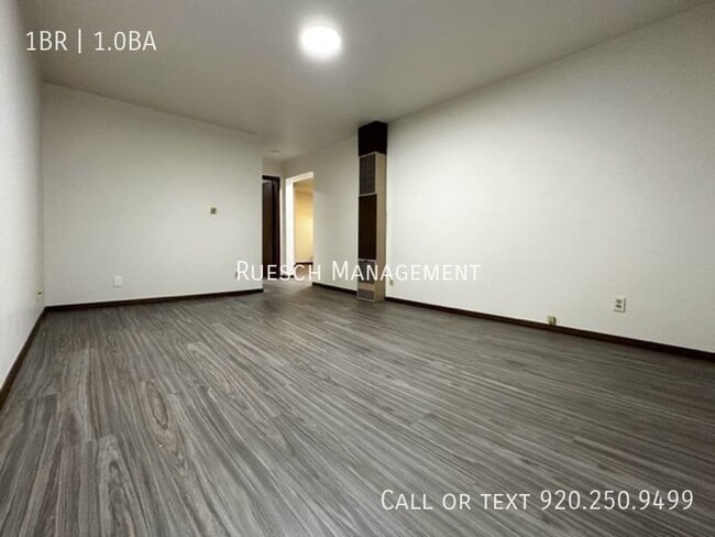 Building Photo - Recently Renovated 1 Bedroom 1 Bath Upper ...