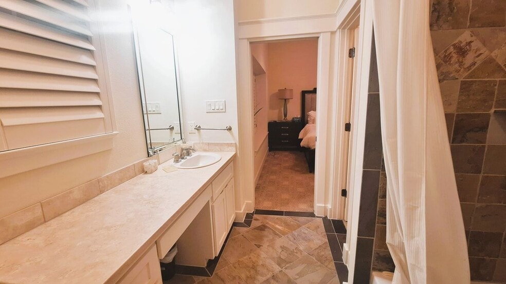 Building Photo - 130 Squires Dr