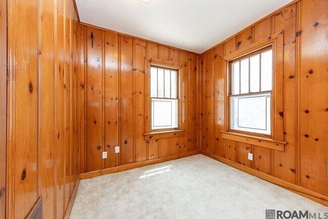 Building Photo - 219 Westmoreland Dr