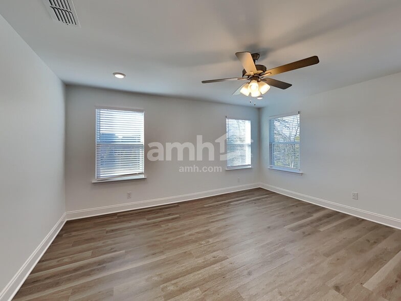 Building Photo - 103 Broadmoor Dr