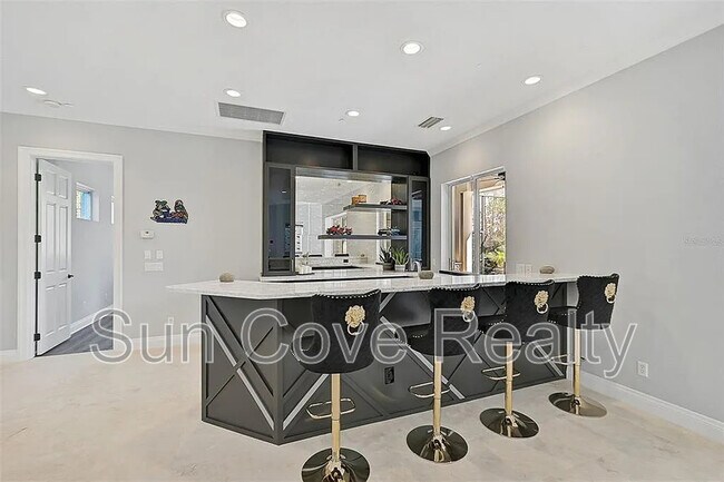 Building Photo - 854 Macewen Dr