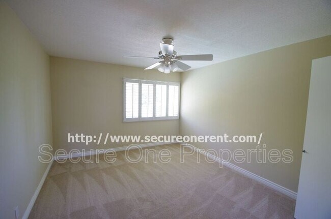 Building Photo - 5827 Fairhaven Ave