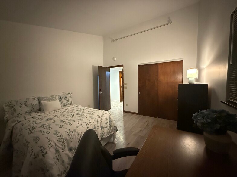 Building Photo - 1049 Danby Rd