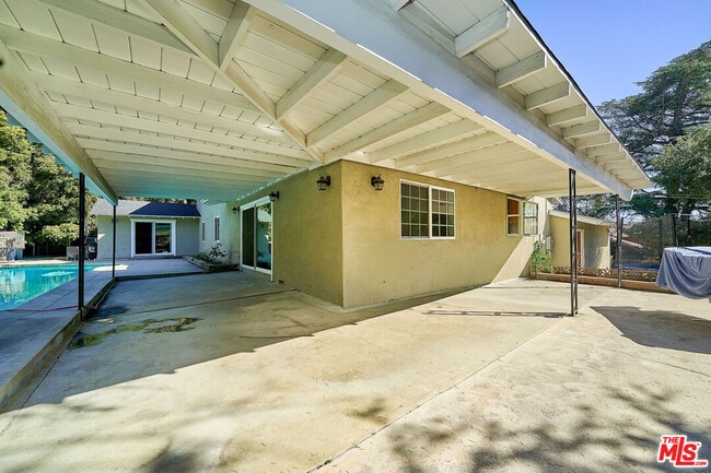 Building Photo - 4736 Rosemont Ave