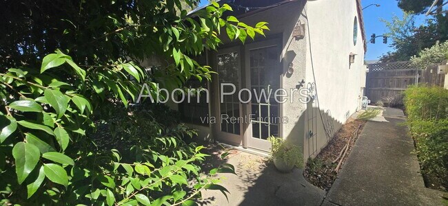 Building Photo - 2417 Oakenshield Rd