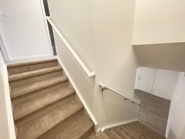 Building Photo - Charming 3-Bedroom Townhome Near Jack Alexander Blvd - APRIL MOVE IN SPECIAL