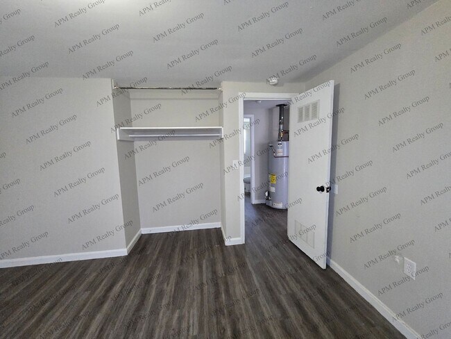 Building Photo - Renovated two bedroom near Harden Street - FREE first month