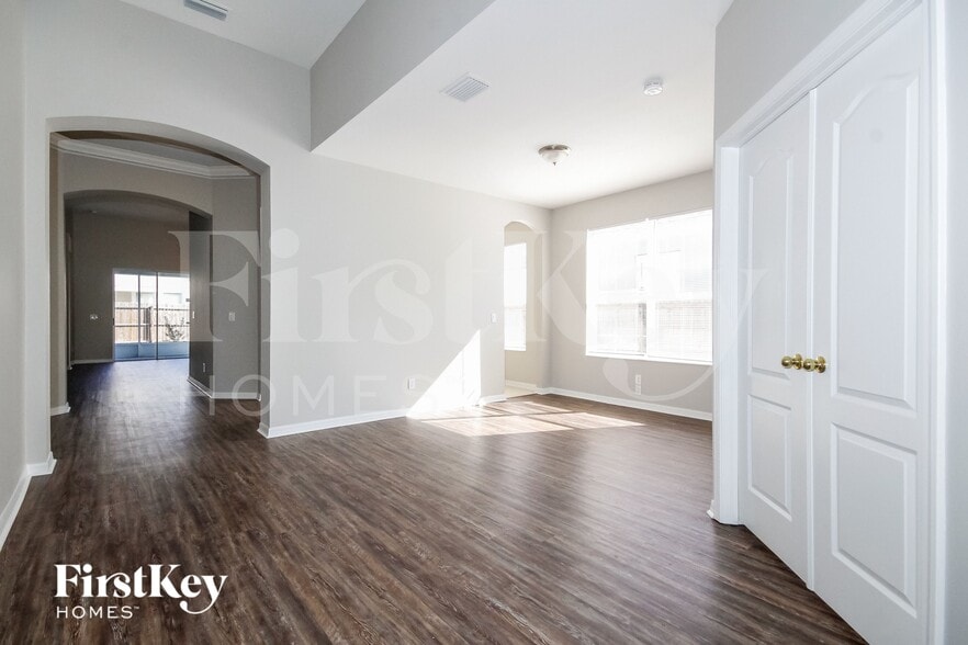 Building Photo - 8719 Sandy Plains Dr