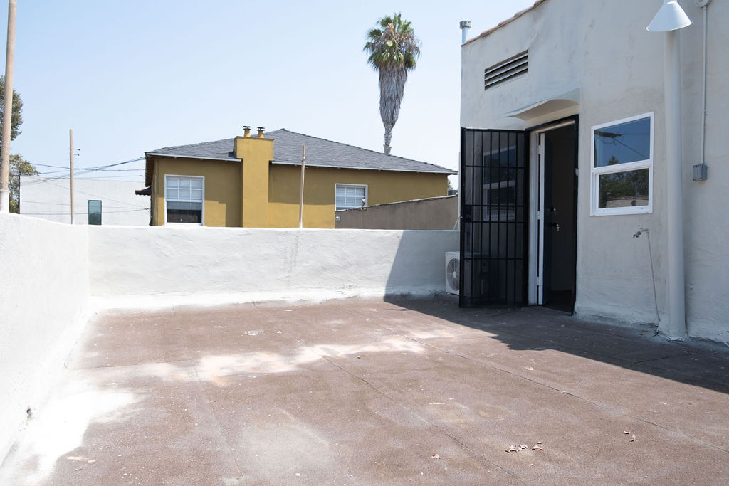 Building Photo - 3029 W Vernon Ave