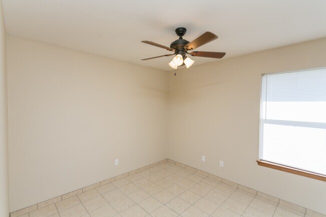 Building Photo - 16140 Rolling Meadows Dr