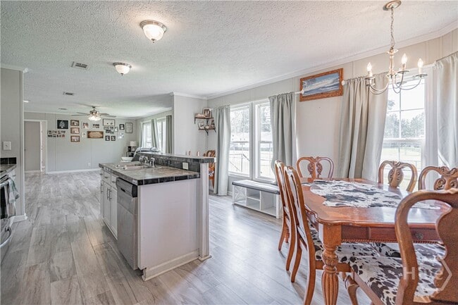 Building Photo - 75 Willow Ln