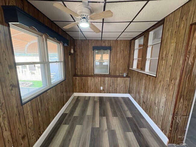 Building Photo - 1806 Hoffnagle St