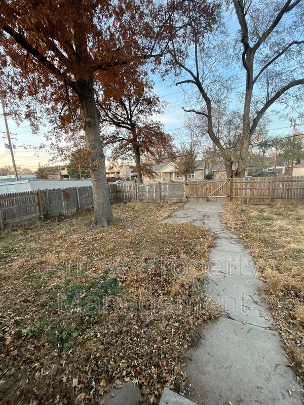 Building Photo - 2738 Apple St