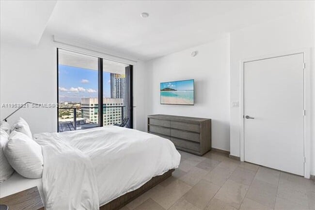 Building Photo - 88 SW 7th St