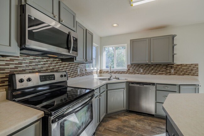Building Photo - 5108 Hawk Springs Dr