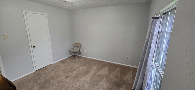 Building Photo - 1419 Twining Oaks Ln