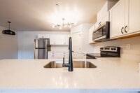 Building Photo - 1 bed 1 bath Modern Apartment - 916 sqft