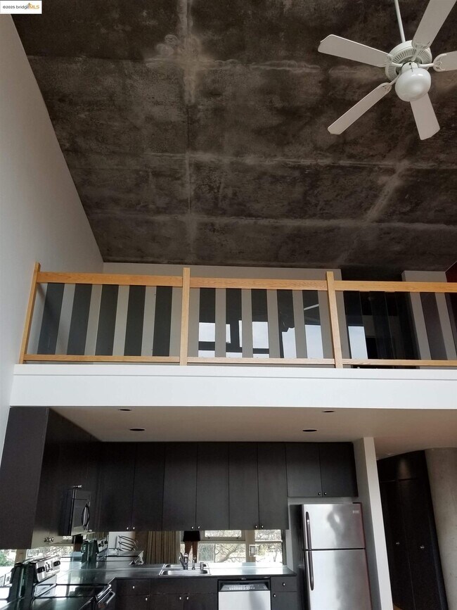 Building Photo - 311 Oak St