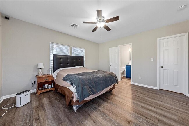 Building Photo - 1-Bedroom Duplex in Waco, TX with Spacious Layout and Great Location!