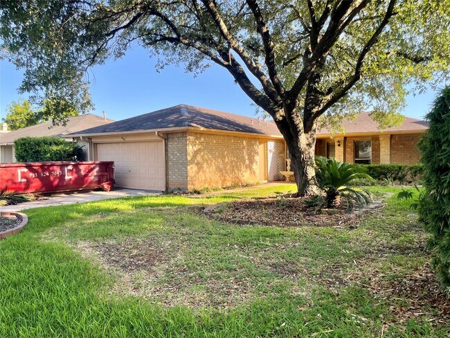 Building Photo - 3034 Mosby Dr