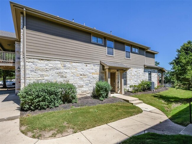 Building Photo - 9201 Brodie Ln