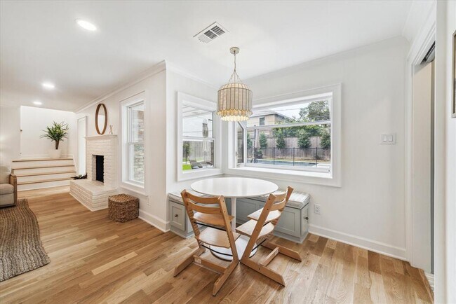 Building Photo - 13035 Pebblebrook Dr